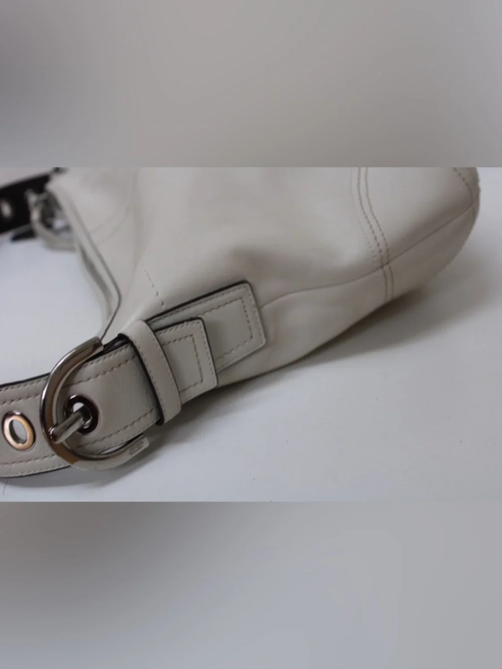 Vintage Coach y2K Soho Crescent hobo shoulder bag A803